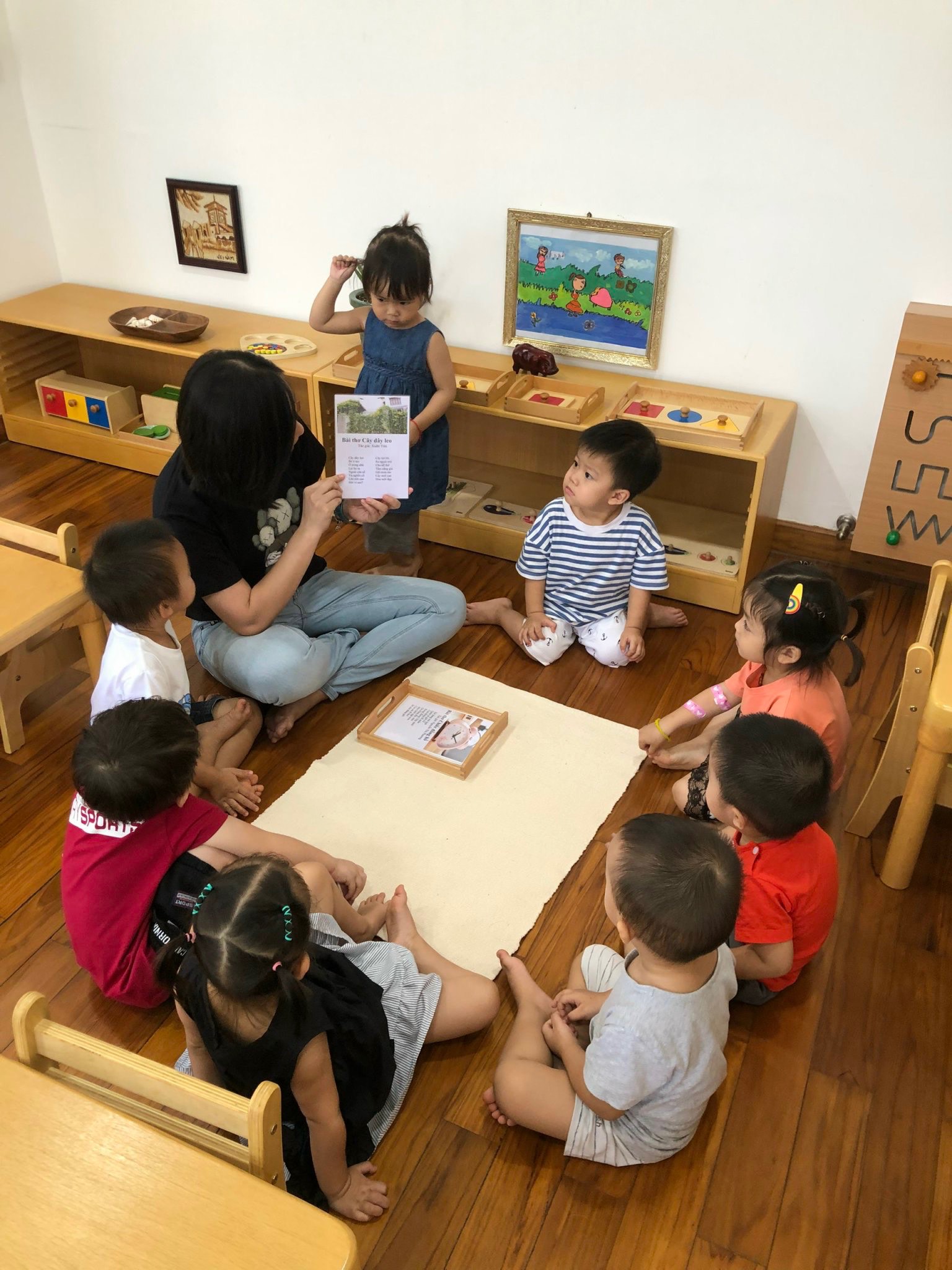 Các giai đoạn phát triển ngôn ngữ nói và vai trò của người lớn trong việc hỗ trợ sự phát triển ngôn ngữ nói của trẻ