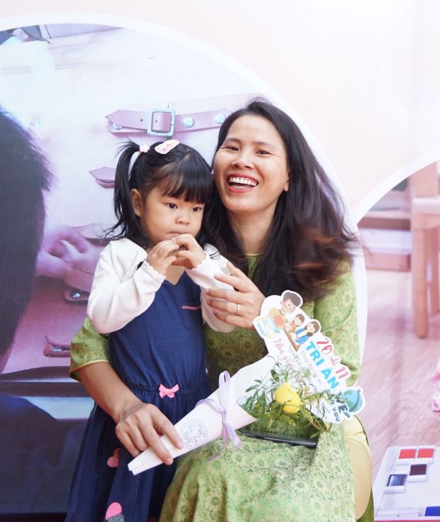 Giáo viên Montessori tại mầm non Sao Vui